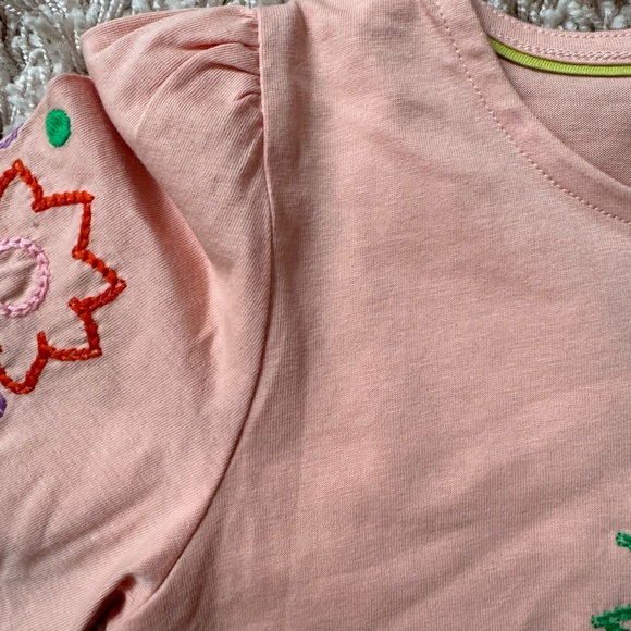 MINI BODEN PINEAPPLE EMBROIDERED TOP. NEVER WORN - Picture 3 of 4